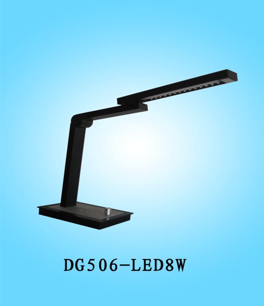 0596*LAMPARA DE ESCRITORIO COLOR NEGRO