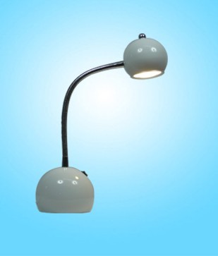 0600*LAMPARA DE ESCRITORIO COLOR BLANCA