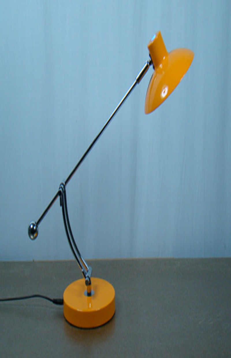 0606*LAMPARA DE ESCRITORIO COLOR AMARILLO